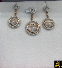 Load image into Gallery viewer, Hearty Diamond Pendant Set

