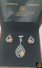 Load image into Gallery viewer, Edgy Diamond Pendant Set
