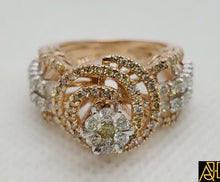 Load image into Gallery viewer, Innovative Diamond Engagement Ring
