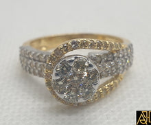 Load image into Gallery viewer, Valuable Diamond Engagement Ring
