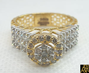 Punctual Diamond Engagement Ring