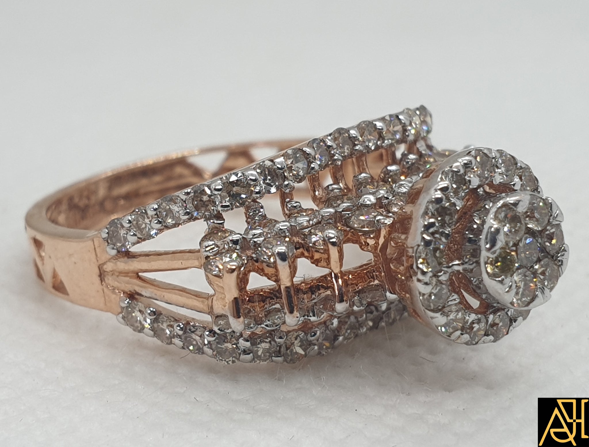 Tiffany Harmony™ Round Brilliant Engagement Ring with a Diamond Platinum  Band
