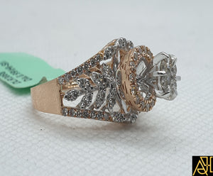 Entertaining Diamond Engagement Ring