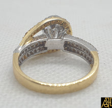 Load image into Gallery viewer, Valuable Diamond Engagement Ring
