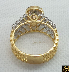 Punctual Diamond Engagement Ring