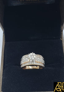 Splendid Diamond Engagement Ring
